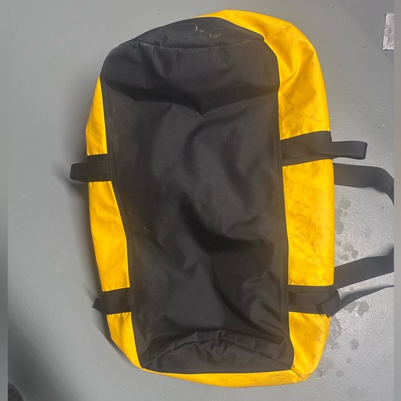 North Face Medium Base Camp Dudfle - Picture 3 of 3